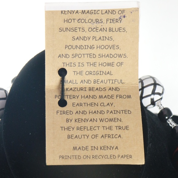 KAZURI Doria 18 in Handmade Necklace - Picture 4 of 5